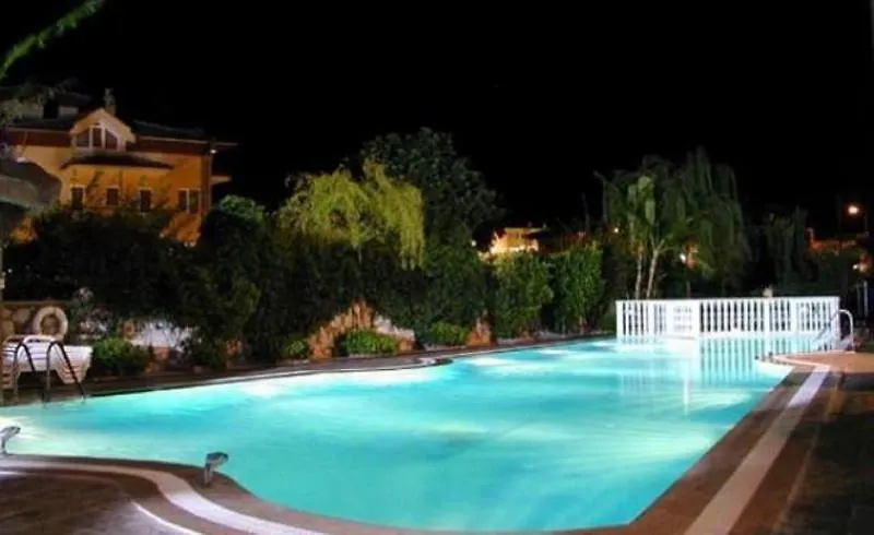 Sardunya Apartments İçmeler 3*,